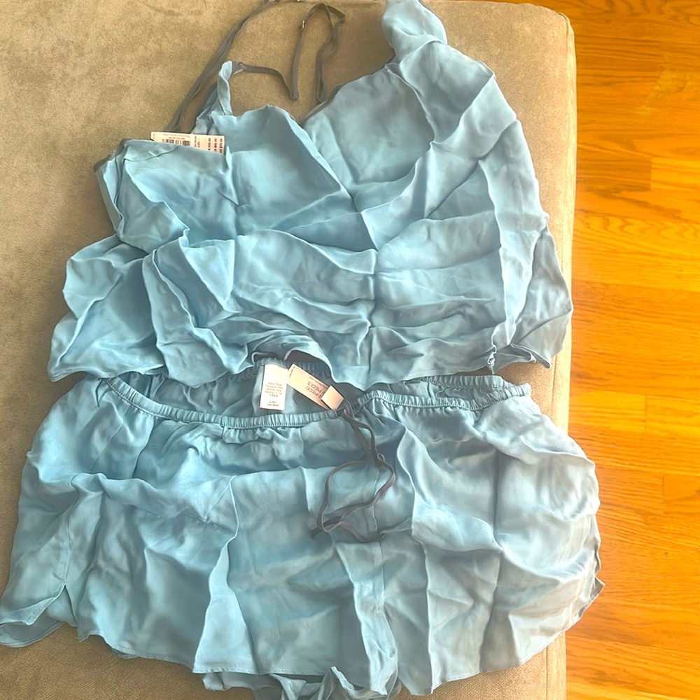 Brand new 2 piece L/G lingerie Victoria Secret